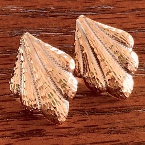 Vintage 14k Gold Two Tone Scallop Post Earrings